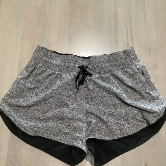 lululemon athletica Pants - Lululemon Black/Gray Choose a Side Reversible Mid-Rise Shorts - 3" Inseam